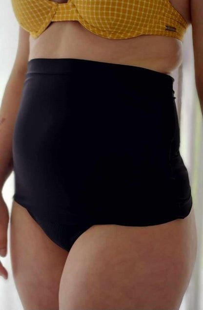 woman wearing black active ostomy band